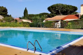 Superbe rez de jardin dans résidence avec piscine privée, proche village naturiste